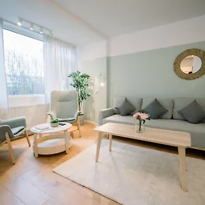 Apartment Urban Nest By The Station, Bucharest