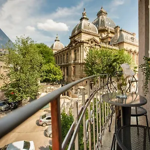 Apartment Centrally Located 2br With Balcony & Unique Design, Bucharest