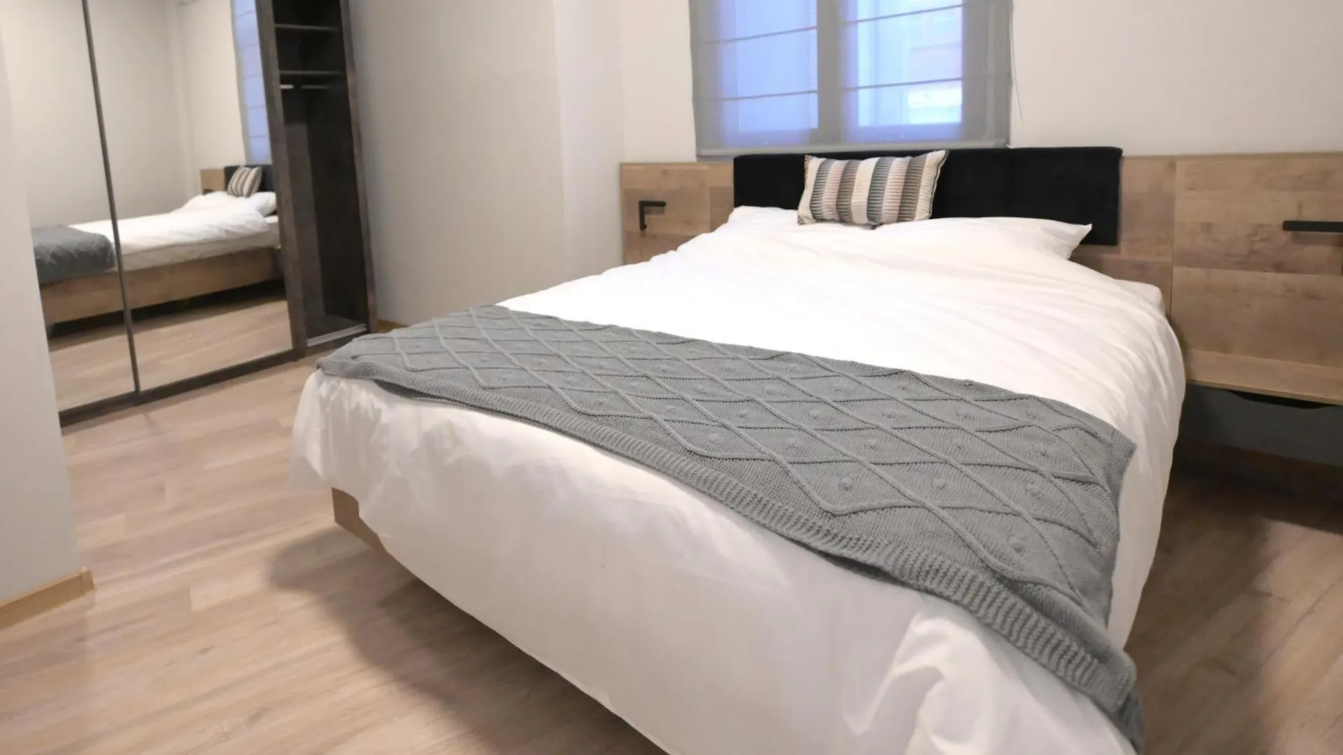 Umbrella Street Center Luxury 2 Bedroom Bucureşti România