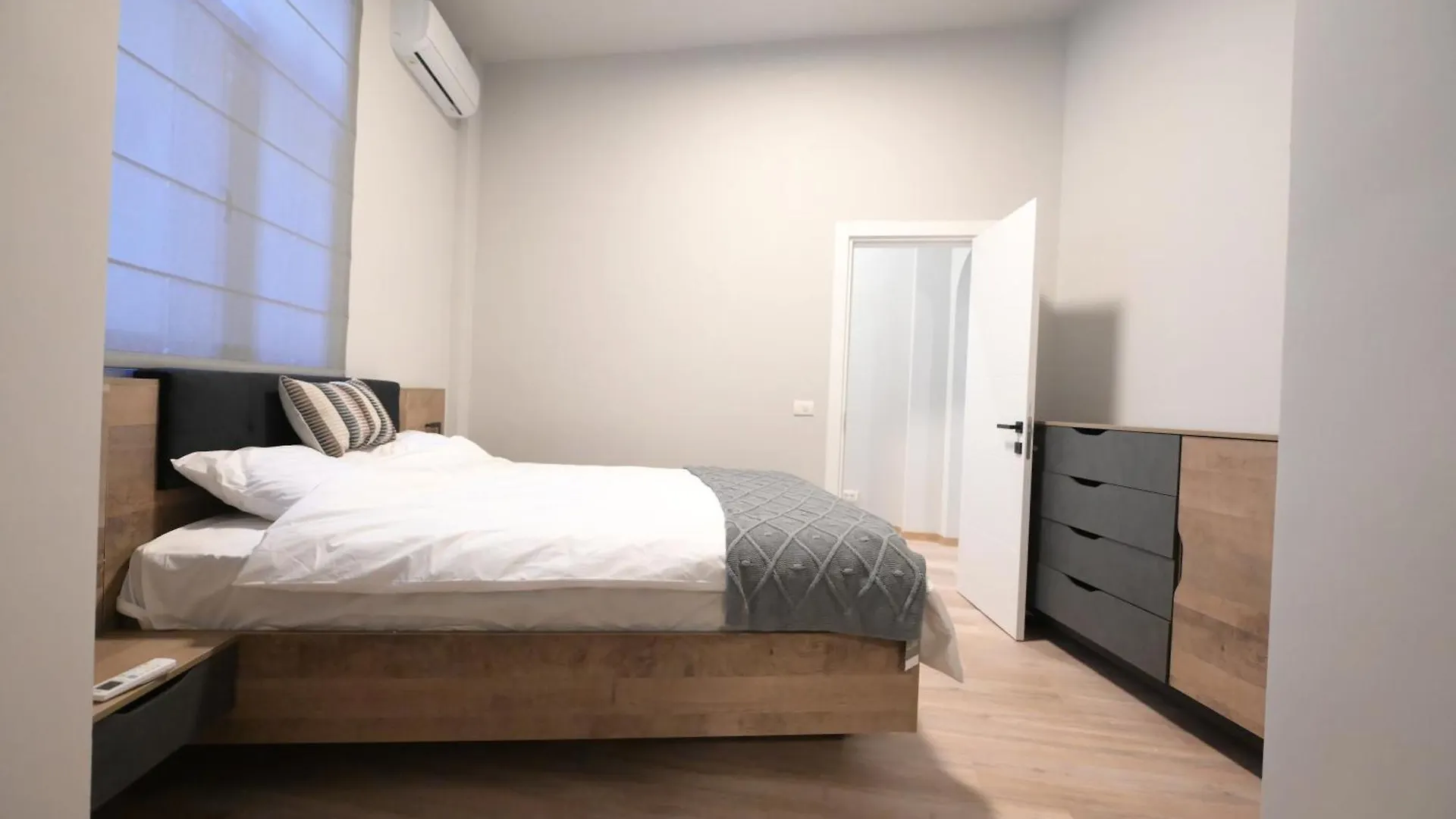 Apartament Umbrella Street Center Luxury 2 Bedroom Bucureşti