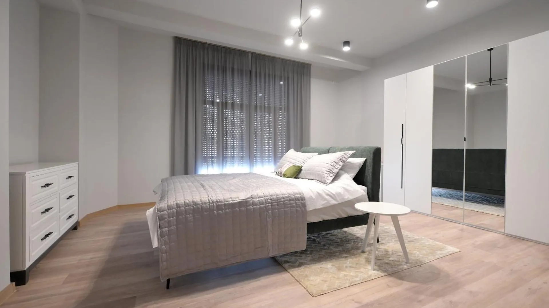 Umbrella Street Center Luxury 2 Bedroom Bucharest 0*,  Romania