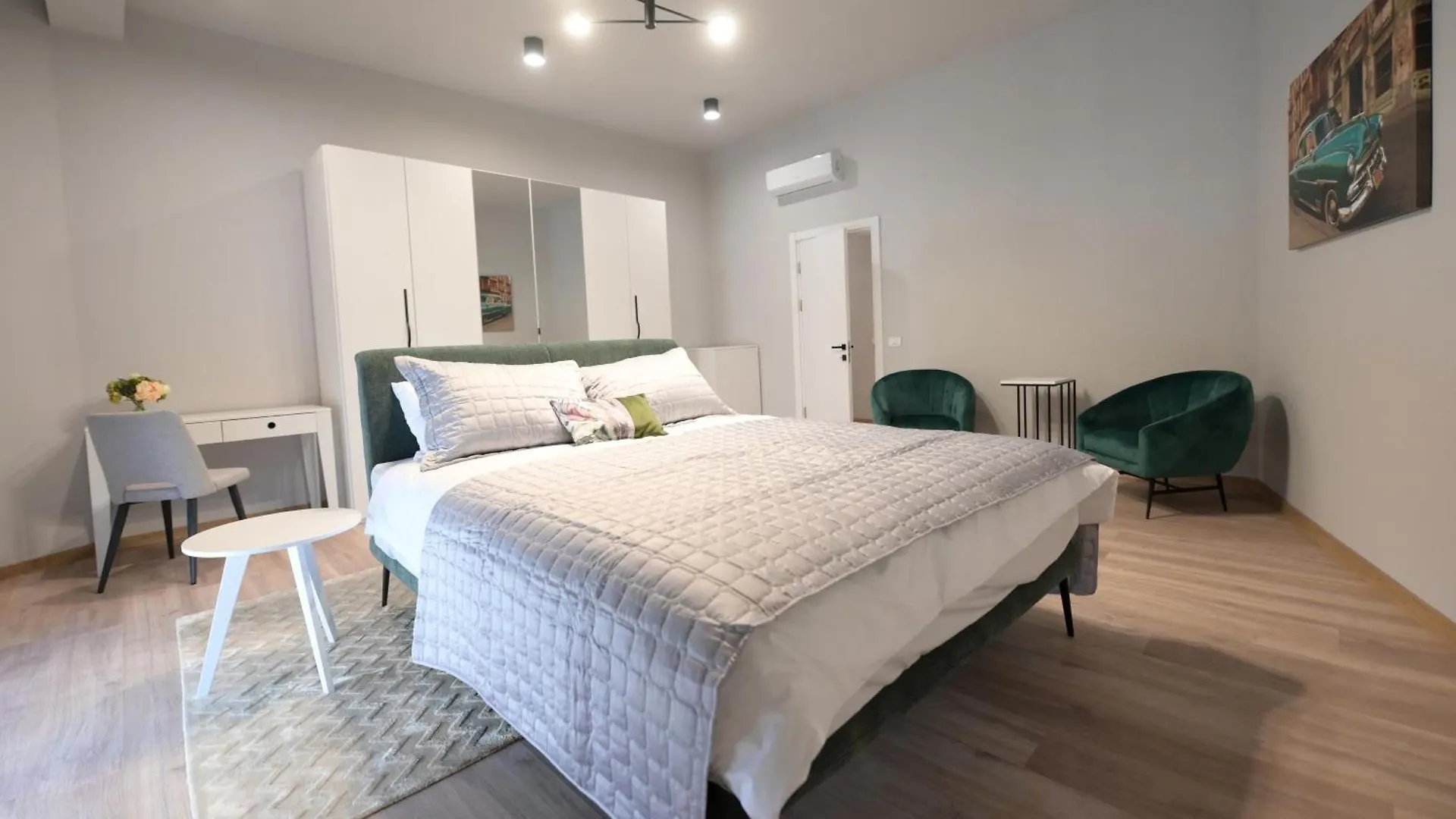Umbrella Street Center Luxury 2 Bedroom Bucureşti
