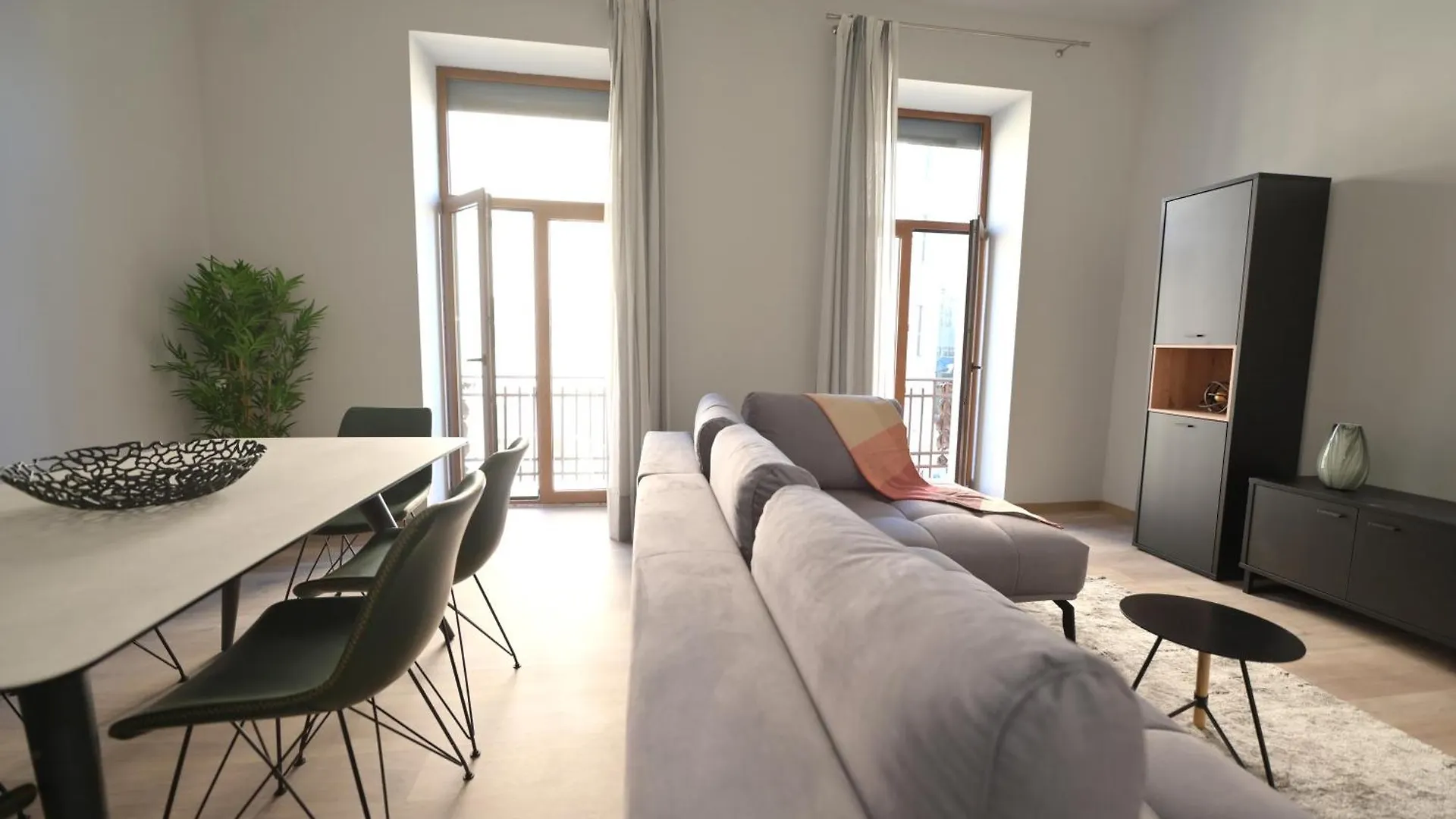 Umbrella Street Center Luxury 2 Bedroom Bucureşti România